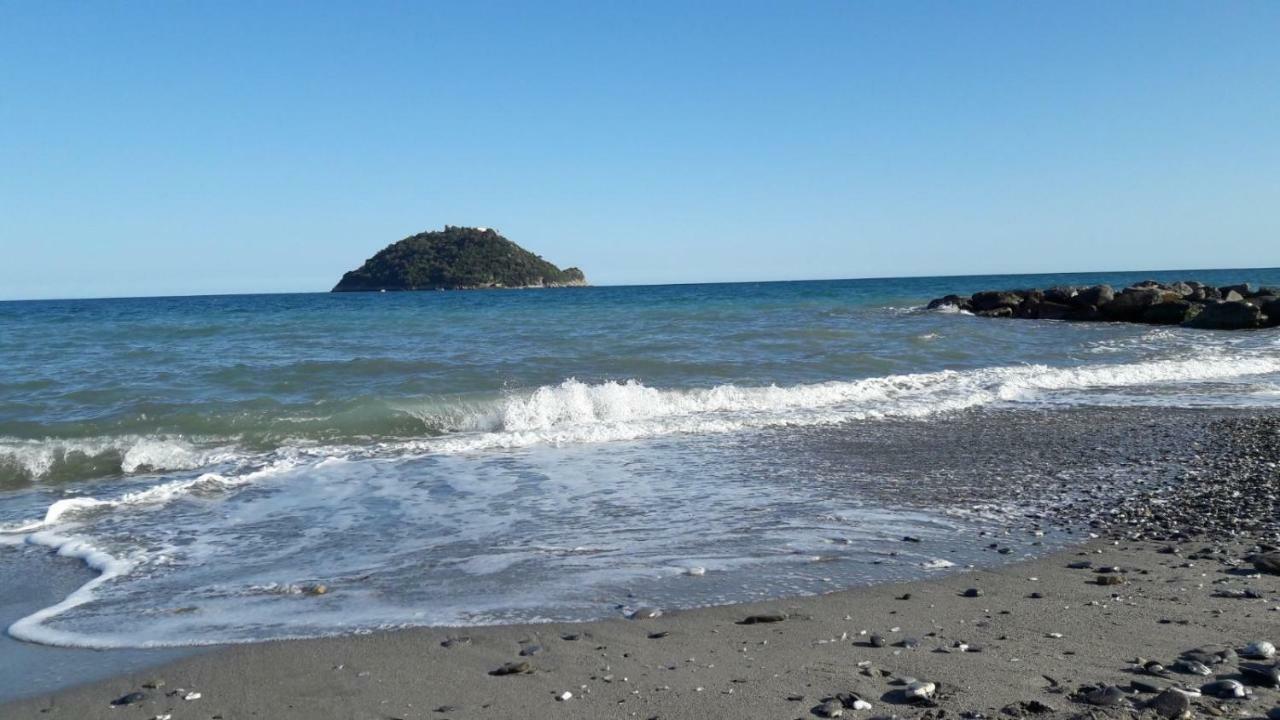 Appartamento Vista Mare Albenga Exterior photo